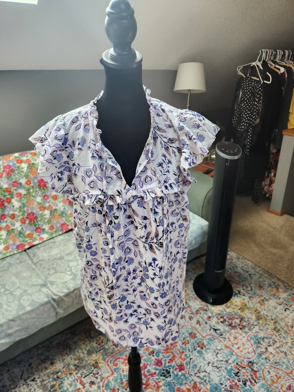 LOFT White & Blue Floral Ruffle Blouse Large So Pretty